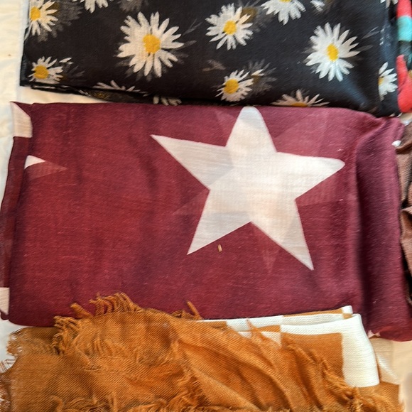 16 asst scarfs - Picture 4 of 16